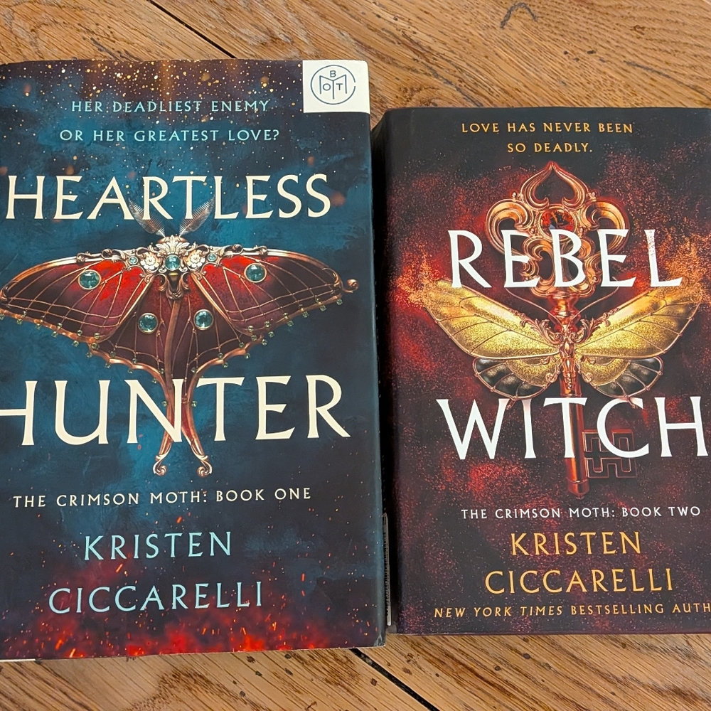 The Crimson Moth Duology : Rebel Witch & Heartless Hunter